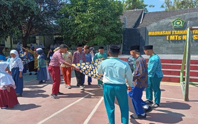Siswa MTsN 2 Sleman Berkreasi Buat Batik Shibori